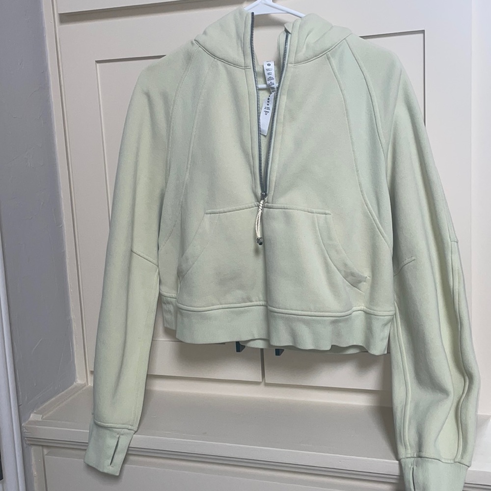 Brand new Lululemon Scuba Half Zip Creamy Mint Size XS/S